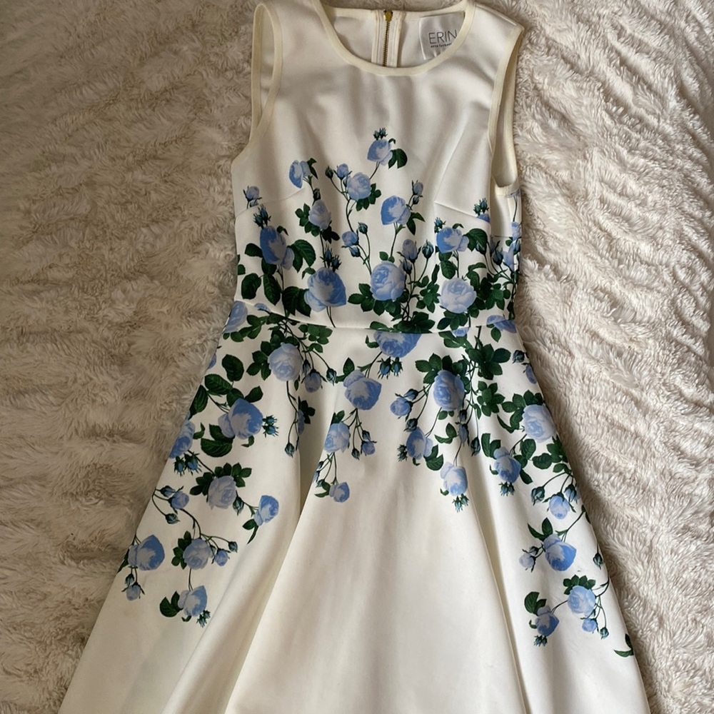 Erin Fetherson blue floral skater dress w/pockets!! Size small